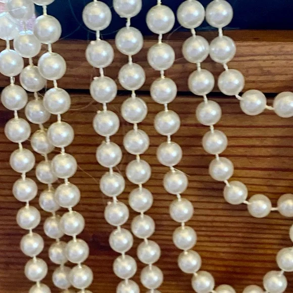 White Faux Pearl w/Gold Tone Statement Bib or Draped Multi-Strand necklace. - Picture 4 of 9